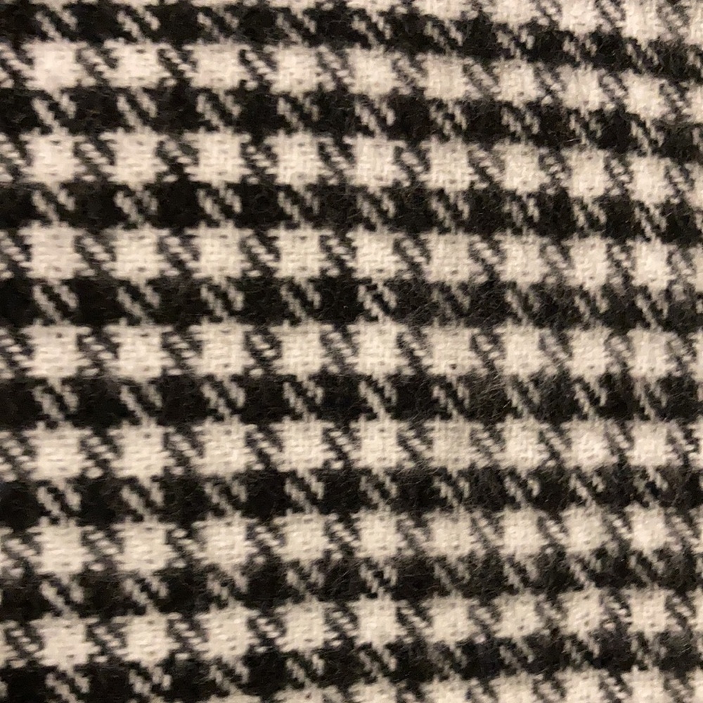 NWOT Tahari Acrylic Reversible Scarf OSFM - Picture 14 of 16